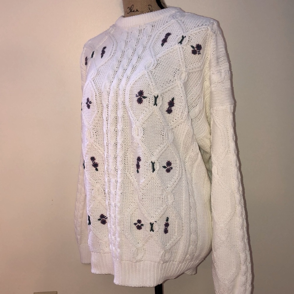 Vintage Embroidered White Floral Granny Sweater